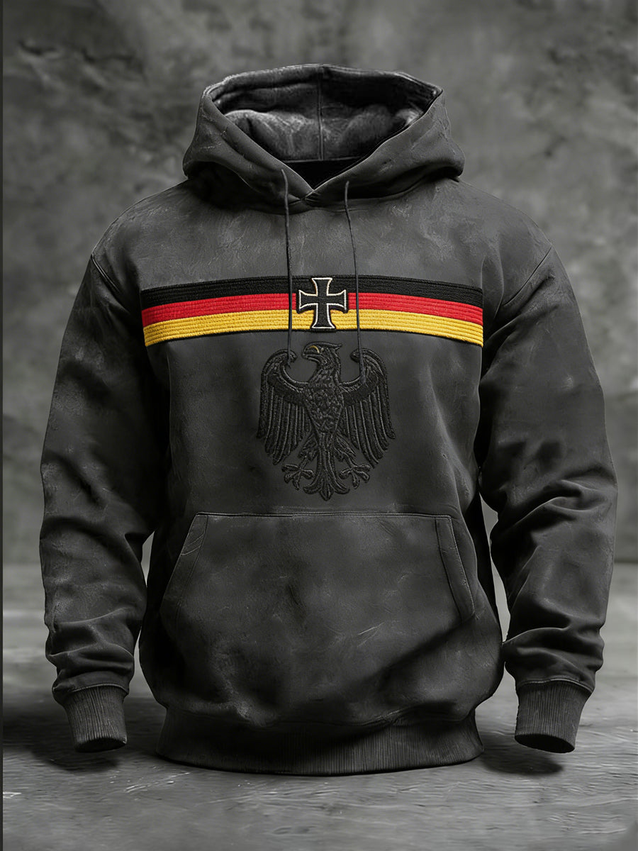 Stilvoller schwarzer Hoodie für Männer mit deutscher Flagge und Iron Cross Eagle Design