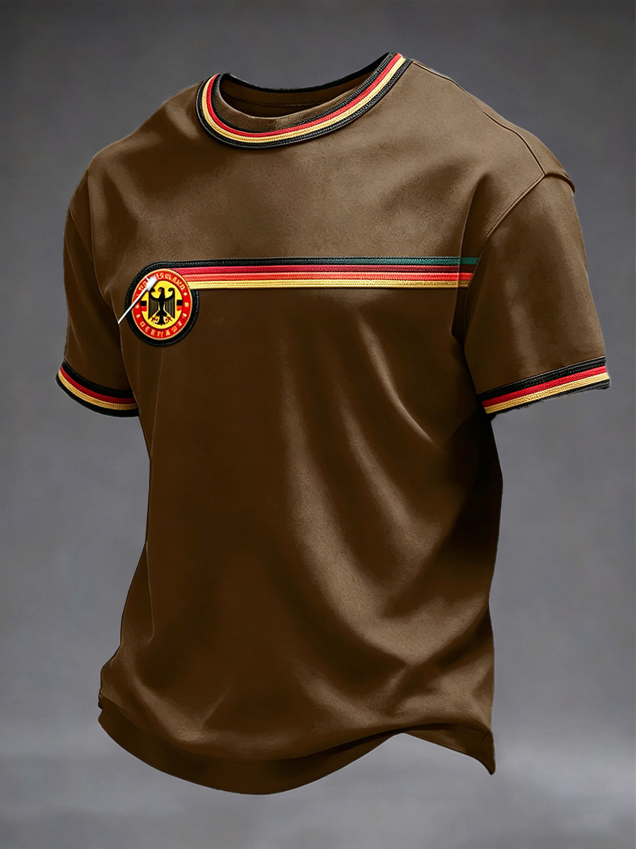 Herren braunes, gestreiftes, lässiges T-Shirt im Münchner Stil