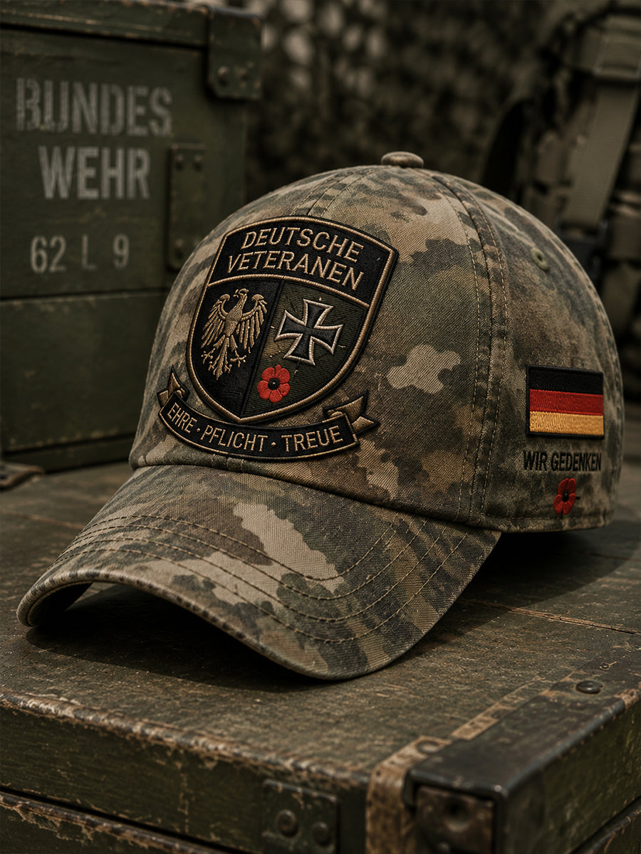 Hut mit Militär druck im Vintage-Stil