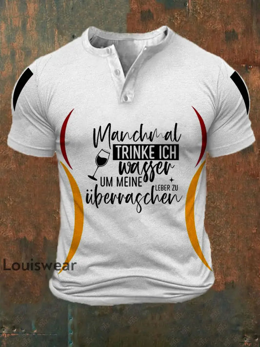 Herren ’Manchmal Trinke Ich Wasser Um Meine Leber Zu Überraschen’ Bedrucktes Button T-Shirt Weiß / S