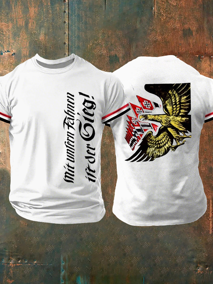 Herren Mit unseren Fahnen ist der Sieg bedrucktes Kurzarm-T-Shirt