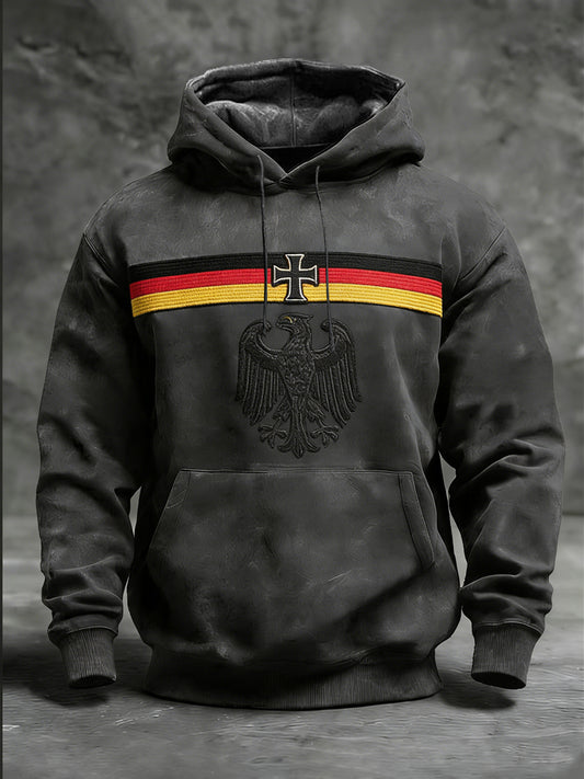 Stilvoller schwarzer Hoodie für Männer mit deutscher Flagge und Iron Cross Eagle Design