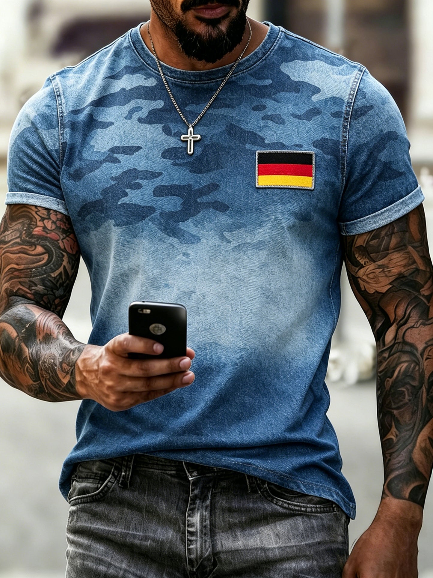 Herren-T-Shirt mit Kunstprint im Farbschema der deutschen Flagge