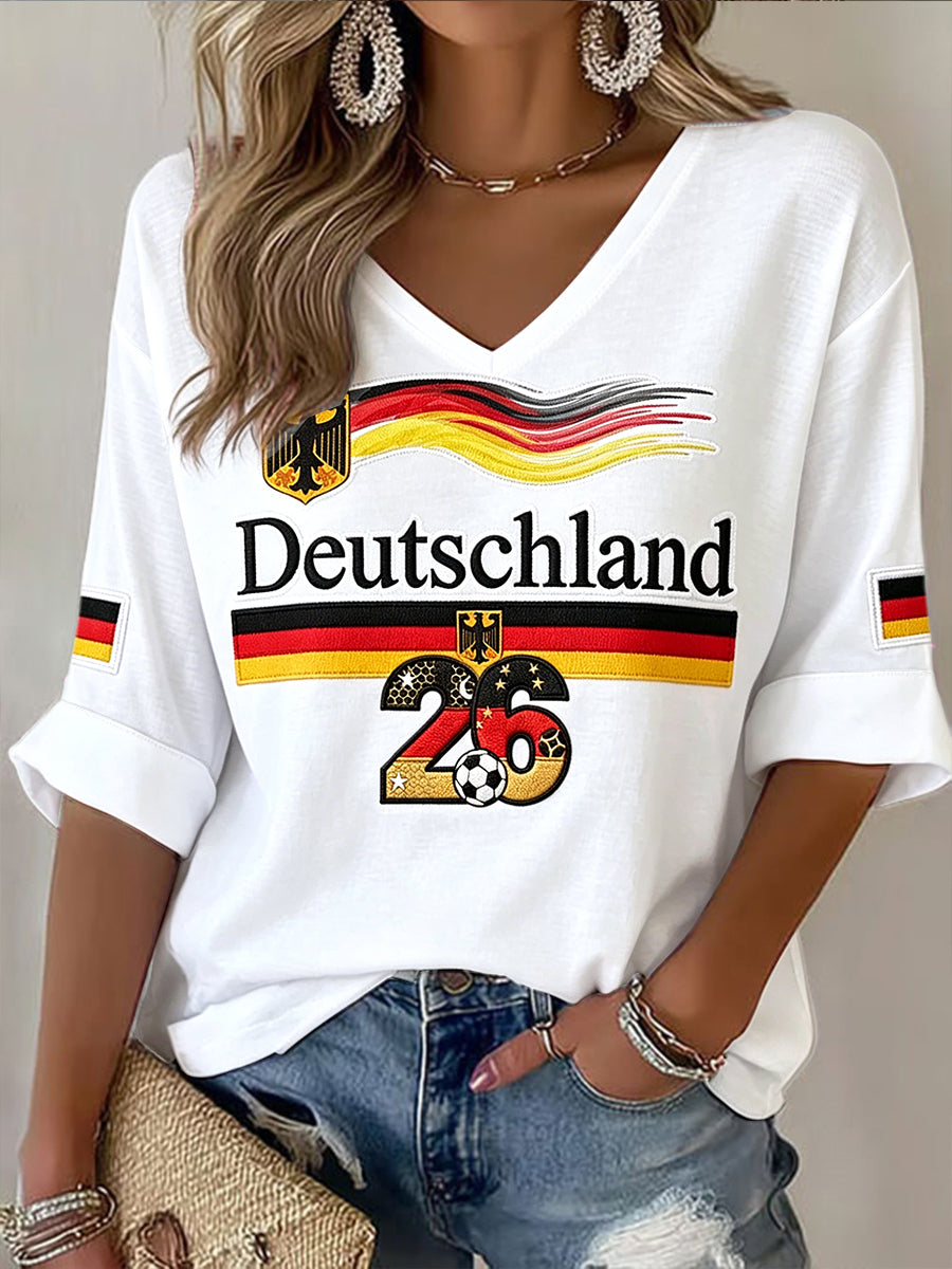 Frauen Weiß 2026 Deutsche Flagge Fußball druck Lässiges T-Shirt mit V-Ausschnitt