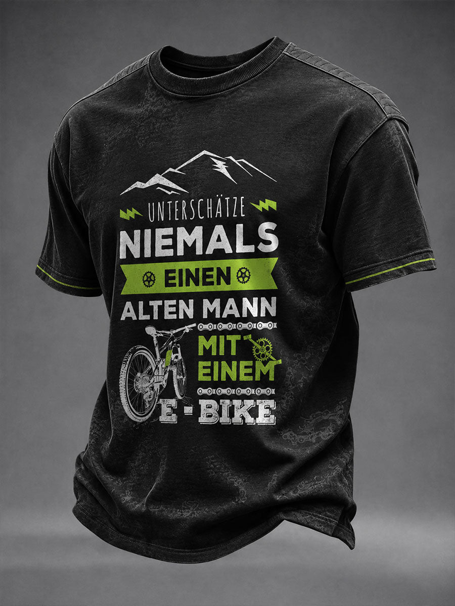 Herren Unter schätze Niemals Einen Alten Mann Mit Einem E-Bike T-Shirt mit kurzen Ärmeln