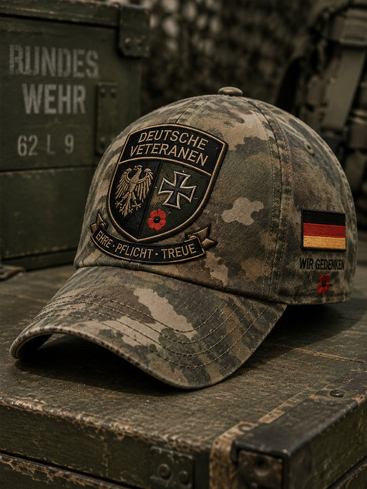 Hut mit Militär druck im Vintage-Stil