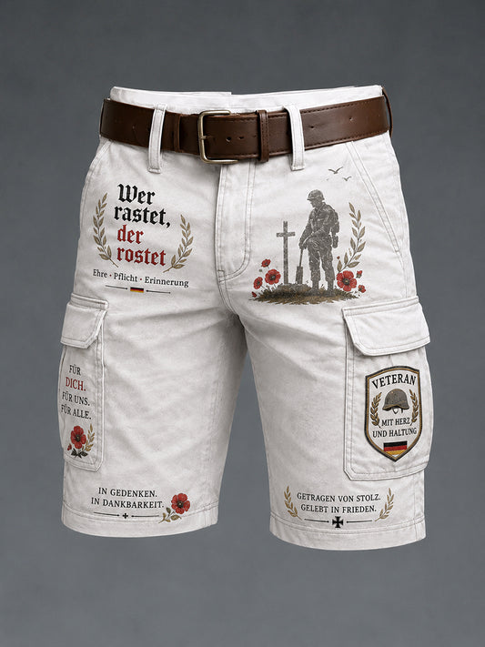 Herren-Cargo-Kurzhose im Vintage-Stil mit militärinspiriertem Print