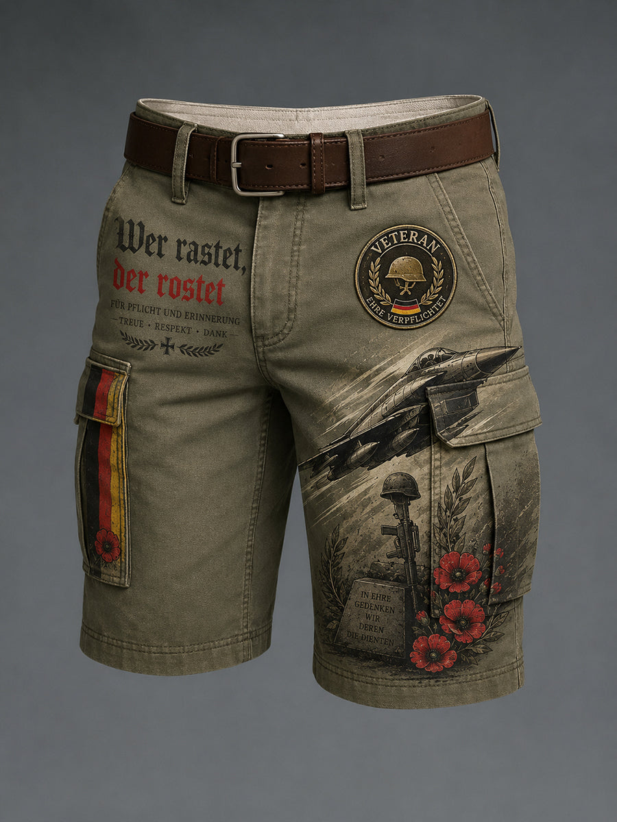 Herren-Cargo-Kurzhose im Vintage-Stil mit militärinspiriertem Print