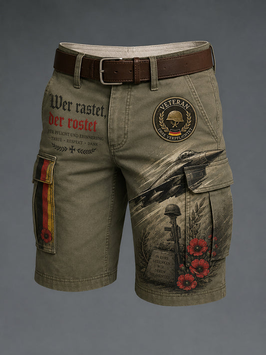 Herren-Cargo-Kurzhose im Vintage-Stil mit militärinspiriertem Print