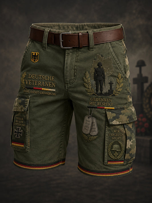 Herren-Vintage-Camouflage-Utility-Shorts mit gedruckter Veteranen-Gedenktafel
